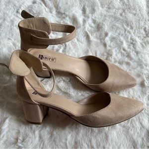 Women’s shoes size 10